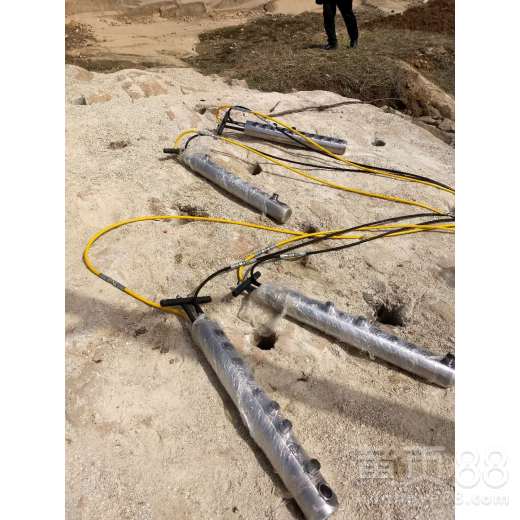 土石方开挖新利器 电动劈石机与分裂机的技术革命