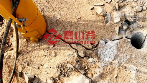 新疆乌鲁木齐土石方矿山开采中岩石劈裂棒技术的应用与优势